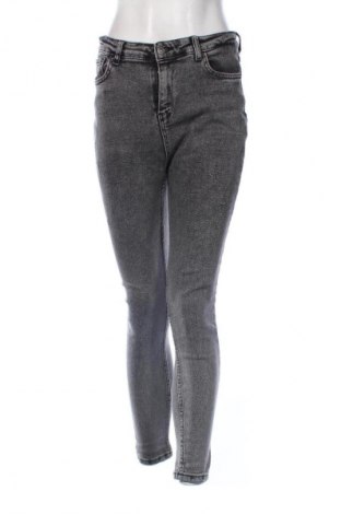 Damskie jeansy Bershka, Rozmiar M, Kolor Szary, Cena 66,67 zł
