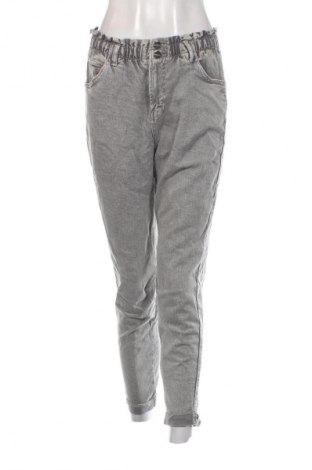 Női farmernadrág Bershka, Méret M, Szín Szürke, Ár 5 469 Ft