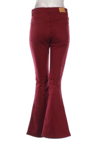 Γυναικείο Τζίν Bershka, Μέγεθος M, Χρώμα Κόκκινο, Τιμή 24,84 €
