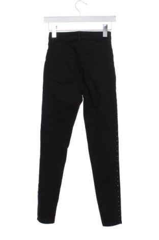 Damskie jeansy Bershka, Rozmiar XS, Kolor Czarny, Cena 66,39 zł