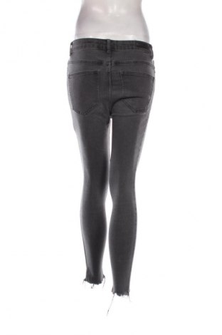 Дамски дънки Bershka, Размер M, Цвят Сив, Цена 28,88 лв.