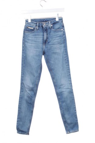 Damskie jeansy Calvin Klein, Rozmiar XS, Kolor Niebieski, Cena 184,99 zł