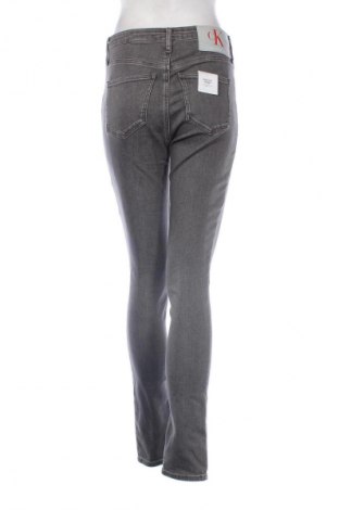 Γυναικείο Τζίν Calvin Klein Jeans, Μέγεθος M, Χρώμα Γκρί, Τιμή 79,88 €