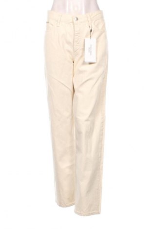 Дамски дънки Calvin Klein Jeans, Размер M, Цвят Екрю, Цена 209,99 лв.