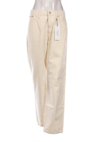 Damskie jeansy Calvin Klein Jeans, Rozmiar M, Kolor ecru, Cena 236,99 zł