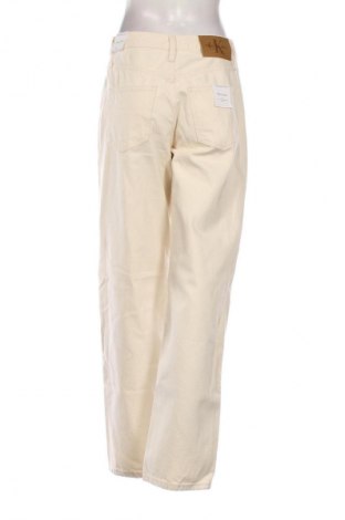 Damskie jeansy Calvin Klein Jeans, Rozmiar M, Kolor ecru, Cena 236,99 zł
