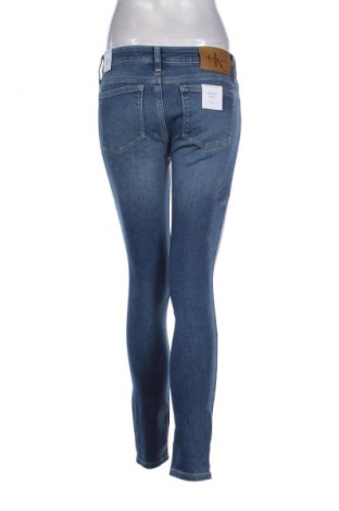 Дамски дънки Calvin Klein Jeans, Размер M, Цвят Син, Цена 127,99 лв.