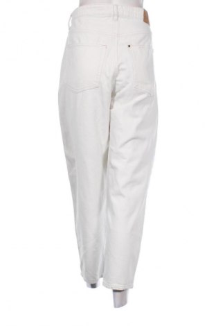 Γυναικείο Τζίν H&M, Μέγεθος XL, Χρώμα Λευκό, Τιμή 14,83 €