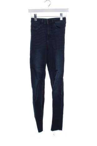 Damskie jeansy H&M, Rozmiar XS, Kolor Niebieski, Cena 66,67 zł