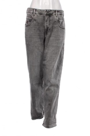 Дамски дънки Herrlicher, Размер M, Цвят Сив, Цена 174,99 лв.