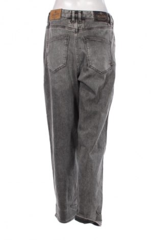 Дамски дънки Herrlicher, Размер M, Цвят Сив, Цена 174,99 лв.