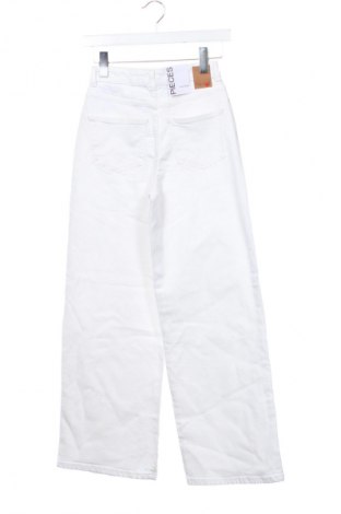 Blugi de femei Pieces, Mărime XS, Culoare Alb, Preț 243,99 Lei
