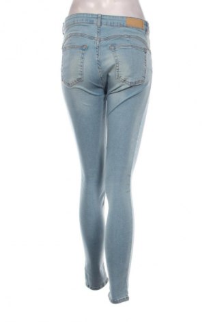 Blugi de femei Pull&Bear, Mărime M, Culoare Albastru, Preț 76,00 Lei