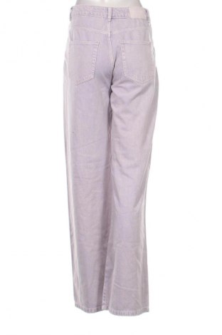 Damskie jeansy Pull&Bear, Rozmiar M, Kolor Popielaty róż, Cena 66,67 zł