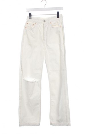 Blugi de femei Pull&Bear, Mărime S, Culoare Alb, Preț 50,99 Lei