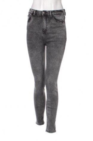 Дамски дънки Sinsay, Размер S, Цвят Сив, Цена 29,00 лв.