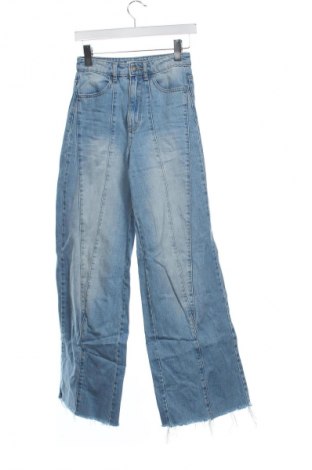 Damskie jeansy Stradivarius, Rozmiar XXS, Kolor Niebieski, Cena 66,67 zł