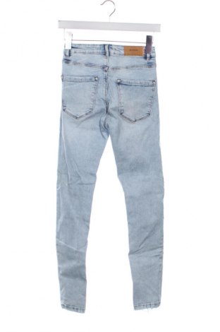 Дамски дънки Stradivarius, Размер XS, Цвят Син, Цена 29,00 лв.