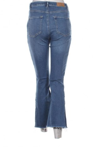 Γυναικείο Τζίν Stradivarius, Μέγεθος M, Χρώμα Μπλέ, Τιμή 12,99 €