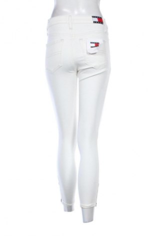 Дамски дънки Tommy Jeans, Размер S, Цвят Бял, Цена 132,99 лв.