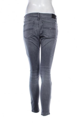 Damskie jeansy Tommy Jeans, Rozmiar M, Kolor Szary, Cena 493,99 zł