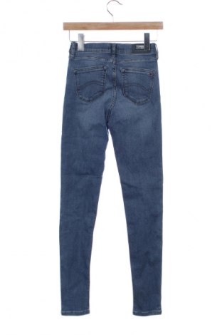 Дамски дънки Tommy Jeans, Размер XXS, Цвят Син, Цена 74,86 лв.