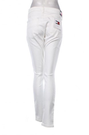 Дамски дънки Tommy Jeans, Размер L, Цвят Бял, Цена 174,99 лв.