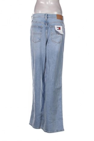 Дамски дънки Tommy Jeans, Размер L, Цвят Син, Цена 174,99 лв.
