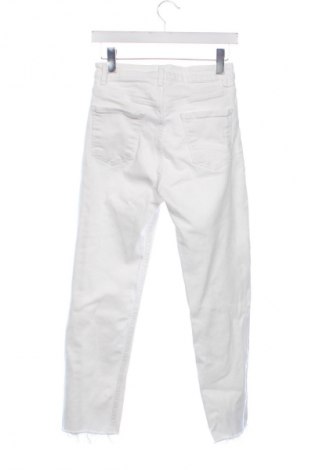Blugi de femei Zara, Mărime M, Culoare Alb, Preț 71,00 Lei