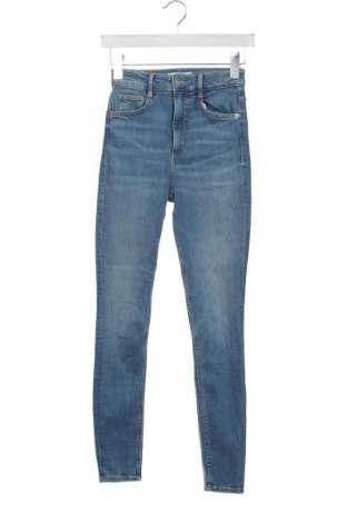 Damskie jeansy Zara, Rozmiar XS, Kolor Niebieski, Cena 62,02 zł