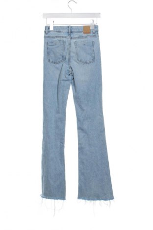 Damskie jeansy Zara, Rozmiar XS, Kolor Niebieski, Cena 62,02 zł