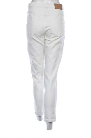 Дамски дънки Zara, Размер S, Цвят Бял, Цена 26,98 лв.