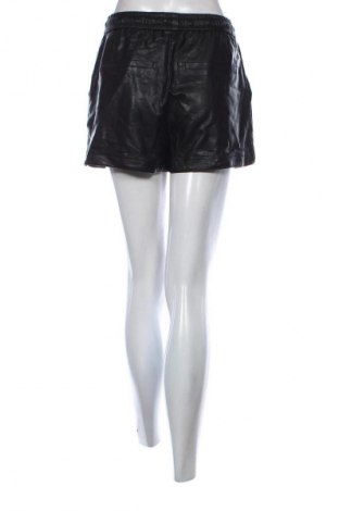 Pantaloni scurți de femei Amisu, Mărime M, Culoare Negru, Preț 80,53 Lei