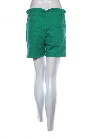 Дамски къс панталон Beloved, Размер M, Цвят Зелен, Цена 19,00 лв.
