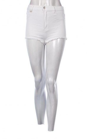 Damen Shorts Bershka, Größe S, Farbe Weiß, Preis 12,99 €
