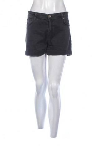 Damen Shorts Bershka, Größe M, Farbe Grau, Preis 10,80 €