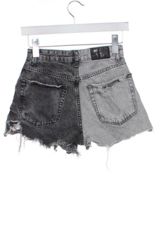 Dámske kraťasy  Bershka, Veľkosť XS, Farba Viacfarebná, Cena  9,72 €