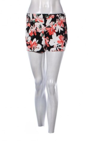 Дамски къс панталон Boohoo, Размер S, Цвят Многоцветен, Цена 19,00 лв.