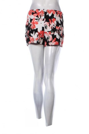 Дамски къс панталон Boohoo, Размер S, Цвят Многоцветен, Цена 19,00 лв.