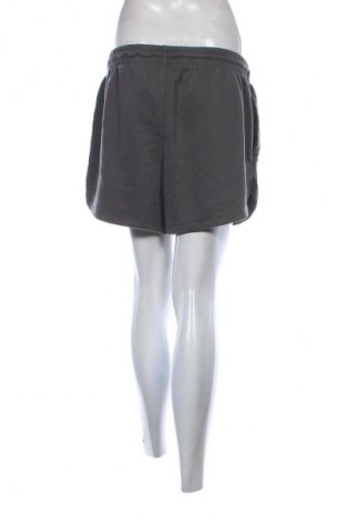 Дамски къс панталон H&M, Размер L, Цвят Сив, Цена 19,99 лв.