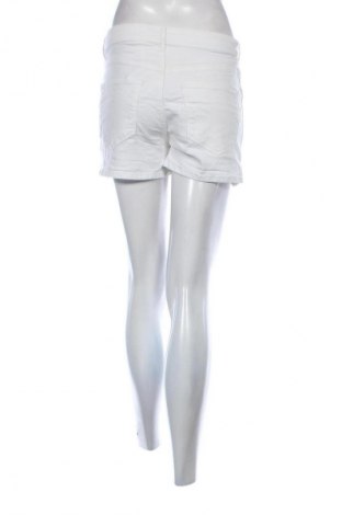 Pantaloni scurți de femei H&M, Mărime M, Culoare Alb, Preț 30,87 Lei