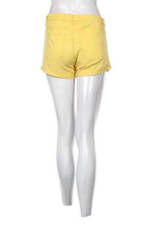 Pantaloni scurți de femei H&M, Mărime L, Culoare Galben, Preț 50,00 Lei