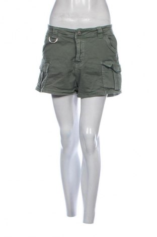 Damen Shorts Moon Girl, Größe M, Farbe Grün, Preis € 3,65