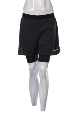 Damskie szorty Nike, Rozmiar S, Kolor Szary, Cena 95,99 zł