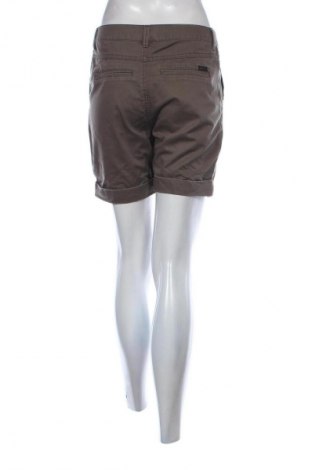 Дамски къс панталон ONLY, Размер M, Цвят Кафяв, Цена 19,55 лв.