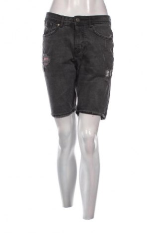 Damen Shorts Pull&Bear, Größe M, Farbe Grau, Preis € 9,72