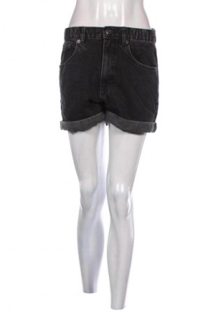 Damskie szorty Pull&Bear, Rozmiar M, Kolor Czarny, Cena 33,99 zł