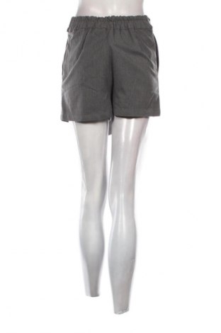 Női rövidnadrág Pull&Bear, Méret S, Szín Szürke, Ár 2 749 Ft
