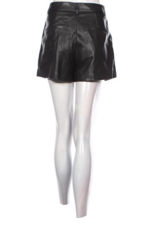 Damen Shorts Stradivarius, Größe S, Farbe Schwarz, Preis 9,72 €