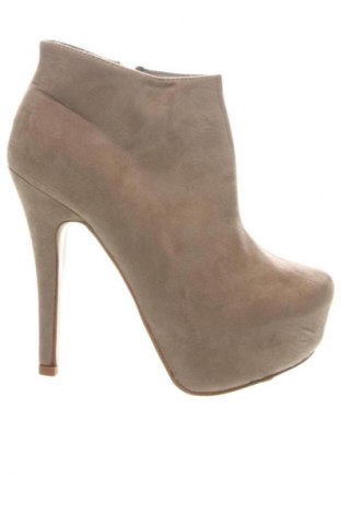 Дамски обувки Botinelli, Размер 38, Цвят Бежов, Цена 61,94 лв.